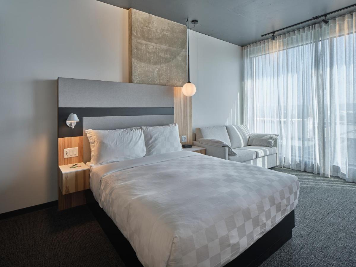 Alt Hotel Calgary University District 外观 照片